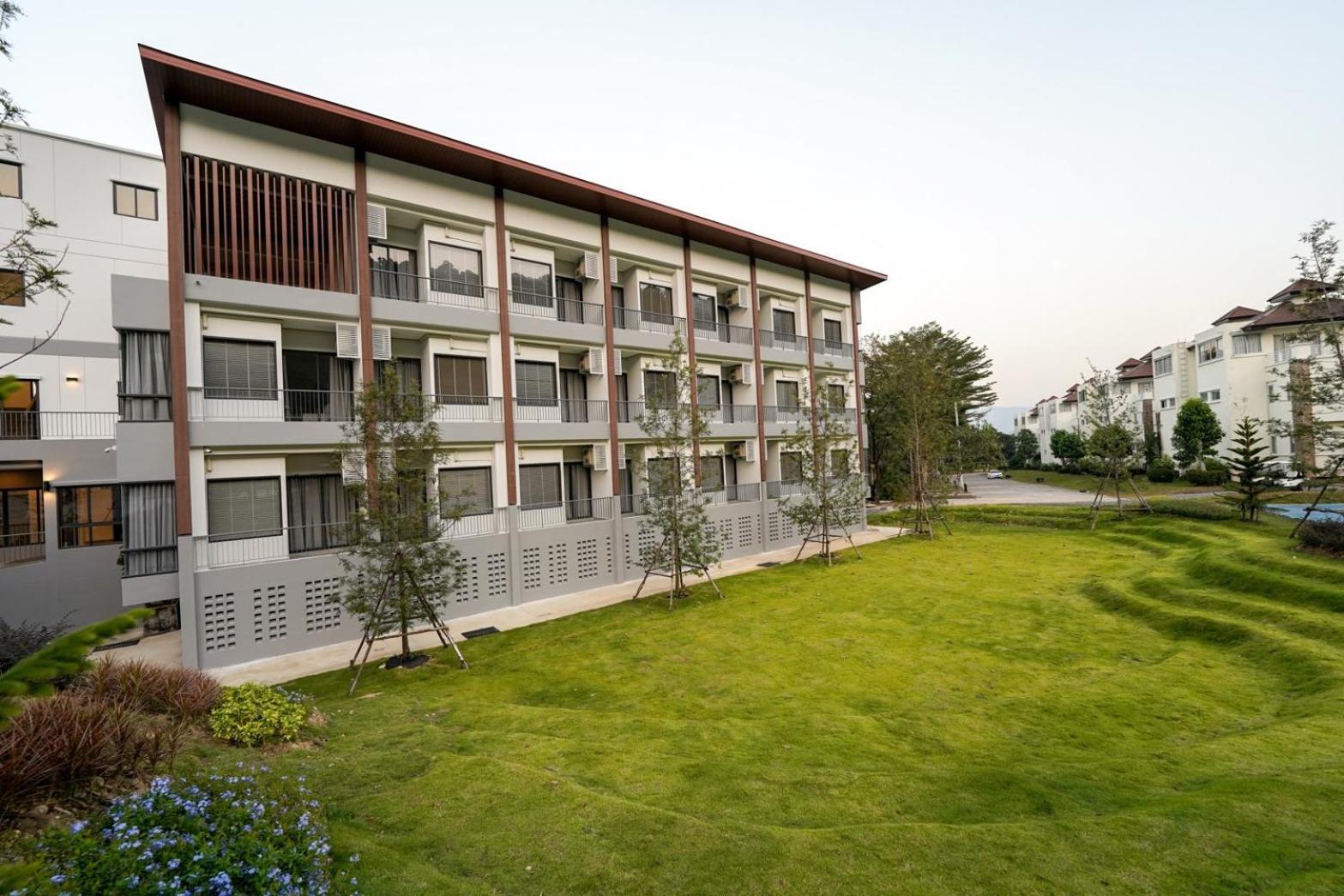 Royal Hills Golf Resort & Spa Nakhon Nayok Exterior photo